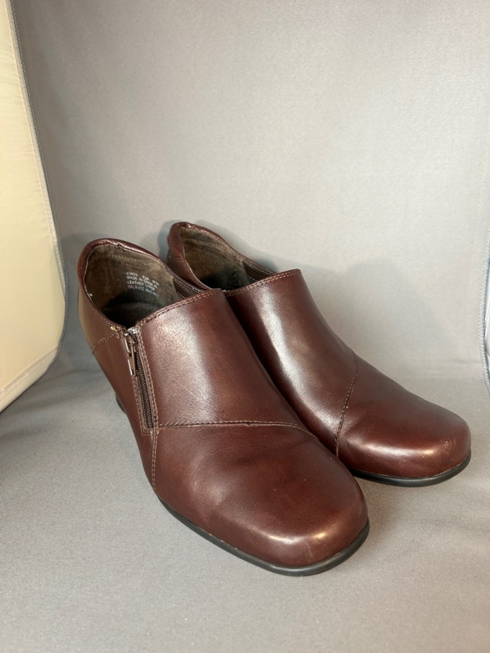 Clarks Leather Ankle Booties Womens 9.5M Brown Comfort Side Zip Shoes